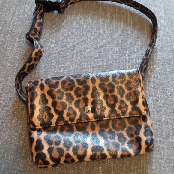 Deb & Dave Leopard fanny pack - Picture 3 of 5